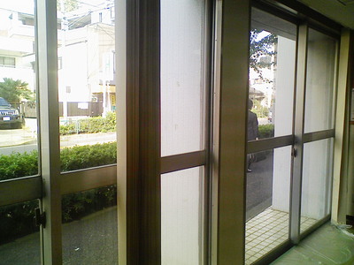 目隠しフィルムの【オスロ】貼りつけ前です。