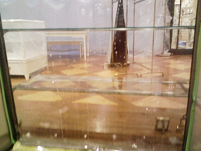 飛散防止フィルム貼り付け途中