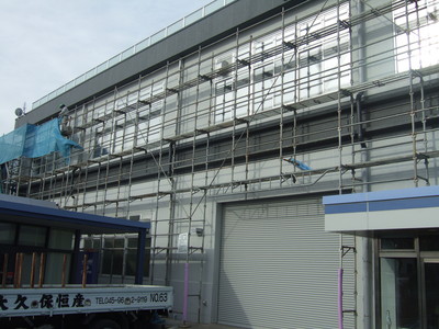 足場解体途中です