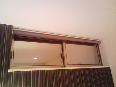 アンバー３５貼りつけ完了です。すでに夜です。