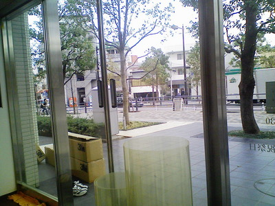 防犯フィルム貼りつけ前です