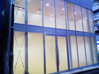 貼り付け完了。室外より撮影