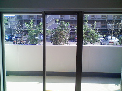 防犯フィルム貼りつけ完了です