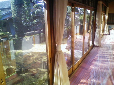 飛散防止フィルム【ＳＨ２ＣＬＡＲ】貼りつけ前です