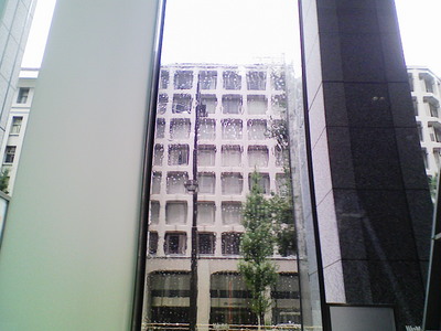 飛散防止フィルム施工途中