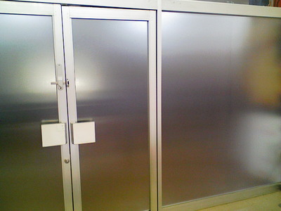 目隠しフィルム貼りつけ完了です