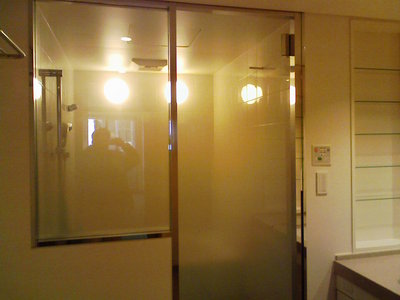 浴室ドアに飛散防止フィルム施工