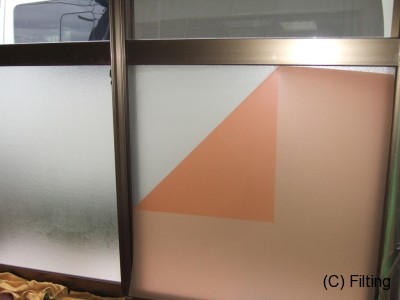 型板ガラス用防犯フィルム施工途中