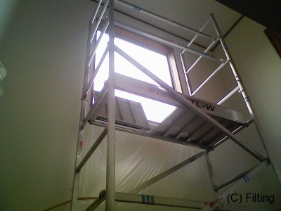 吹き抜け部等にはローリングを設置しての施工を致します。約８ｍほどまでは可能です。