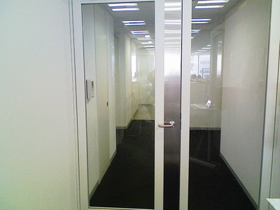 目隠しフィルム貼り付け前です。