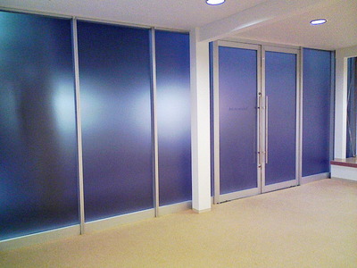 貼り付け完了。室内側より