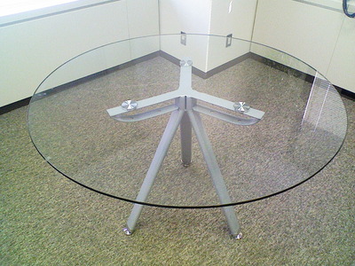 ガラステーブル施工前です。